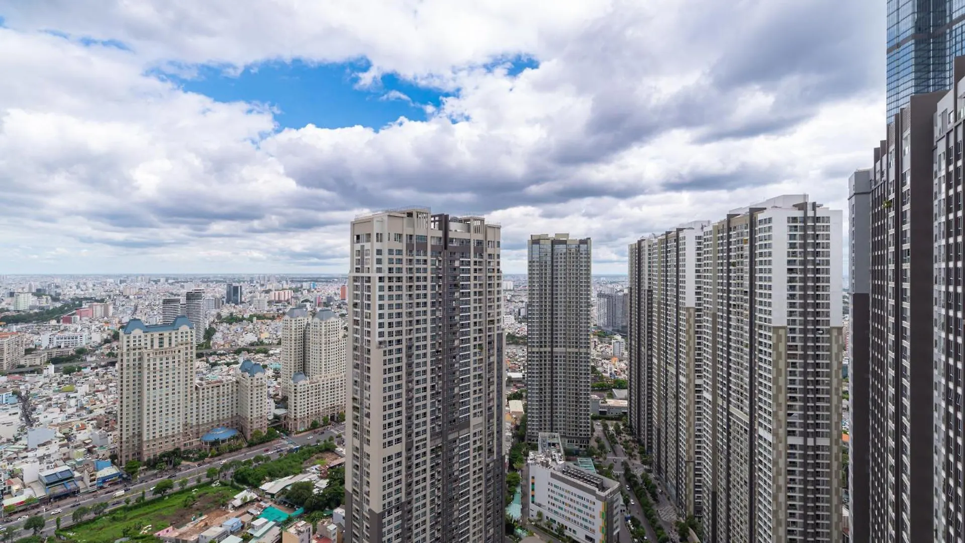 Vinhomes Central Park Collection XIII Ho Chi Minh City Apartment