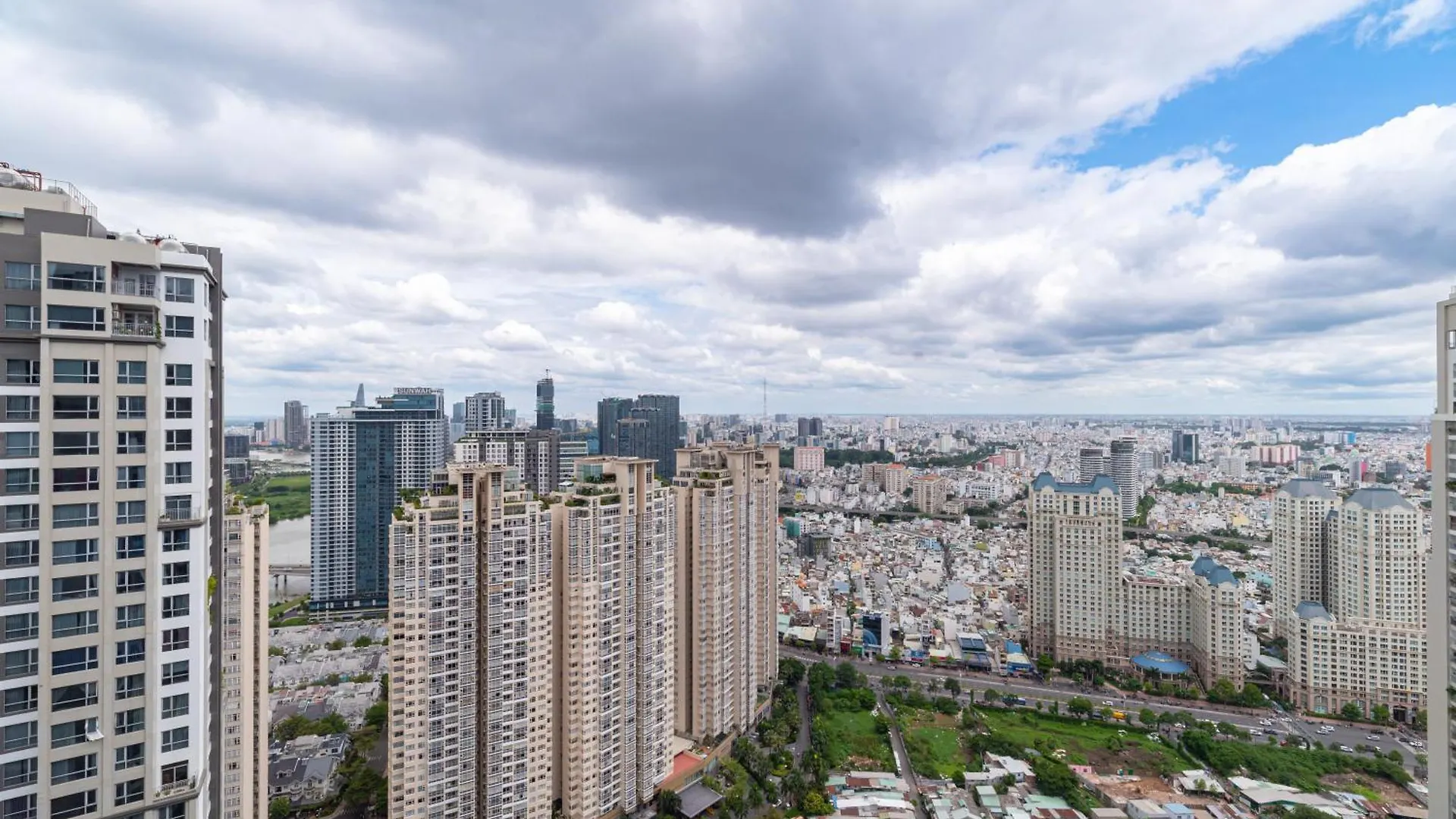 Vinhomes Central Park Collection XIII Ho Chi Minh City 0*,